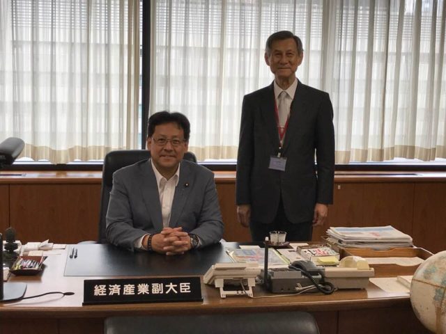 神戸真珠輸出促進協議会の尾川会長がお越しくださいました。