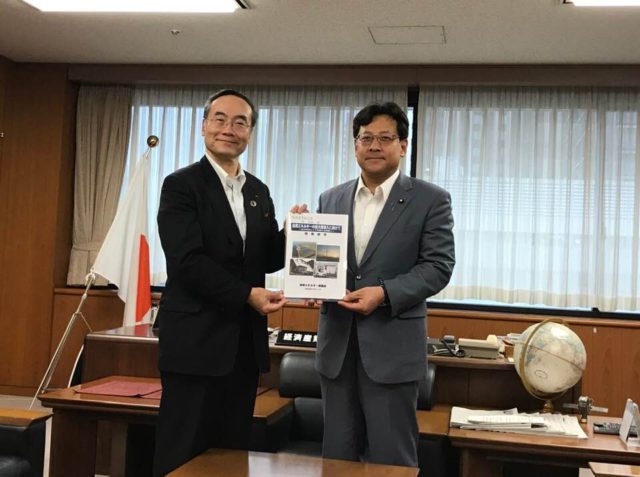 自然エネルギー協議会会長の飯泉徳島県知事がお越しくださいました。