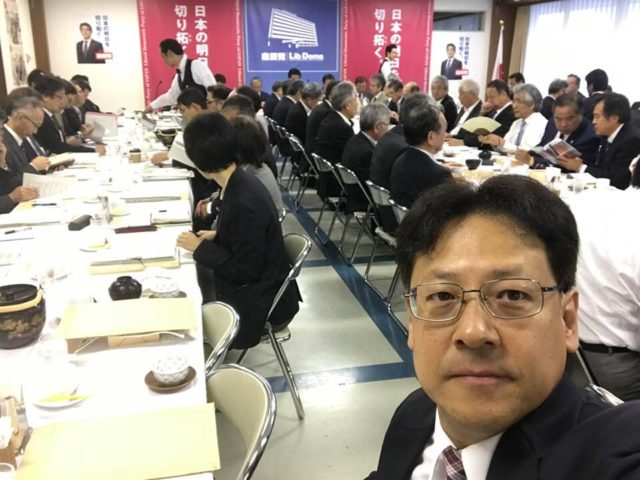 朝8時から党本部で、水産関連の会議がありました。