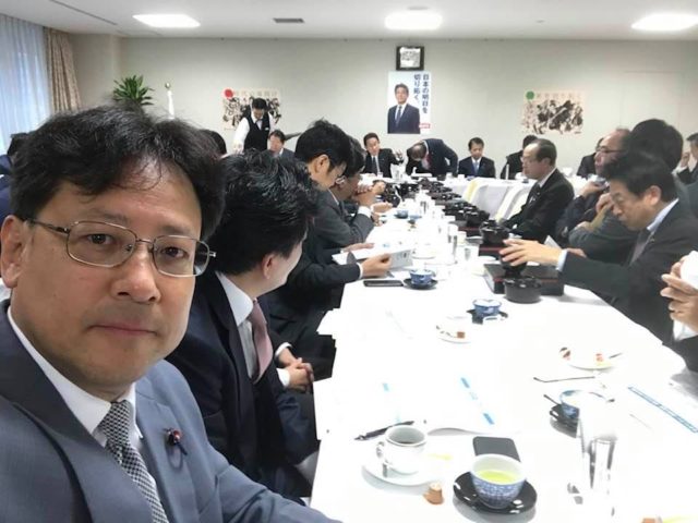 自民党本部では、通常毎朝8時から会議が開かれます。