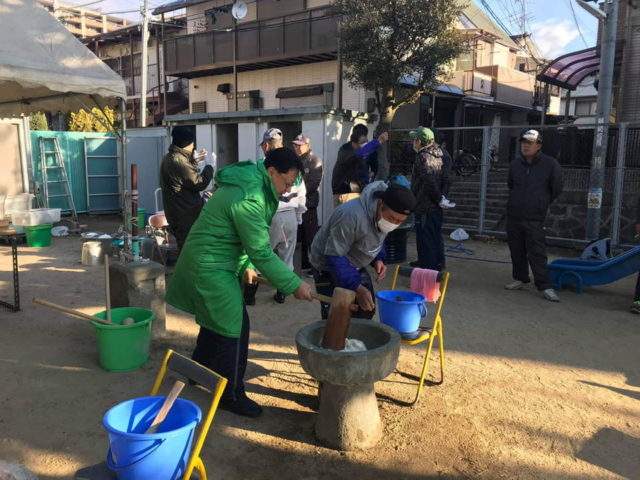 沢山のお餅つきに参加をしました。