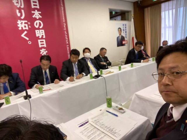 政務調査会、コロナ向け経済対策会議です。