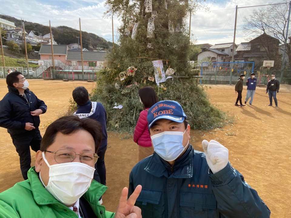 地元塩屋のとんど祭りです。