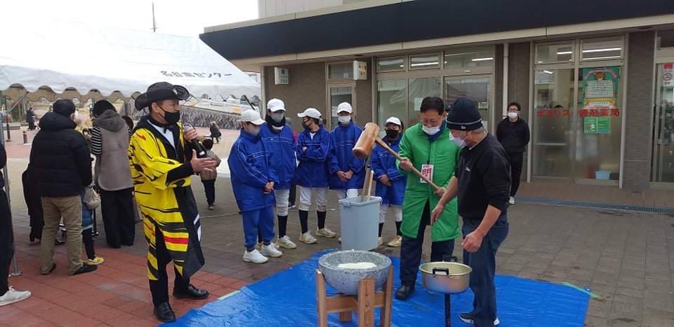 竜が台中学校の野球部の精鋭とお餅つき🤗🌸