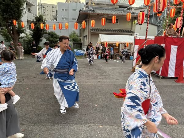 浴衣に着替えて盆踊りです