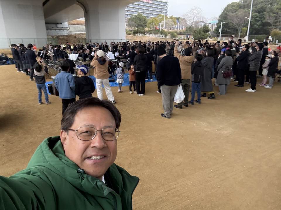舞子台ふれあい公園広場で