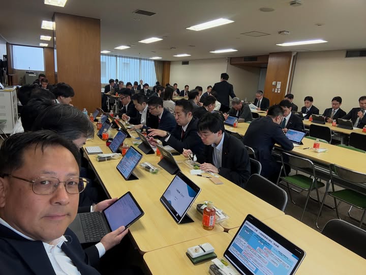 中小企業・小規模事業者調査会にて、企業組織としての総合力の発揮の方法などを議論しました