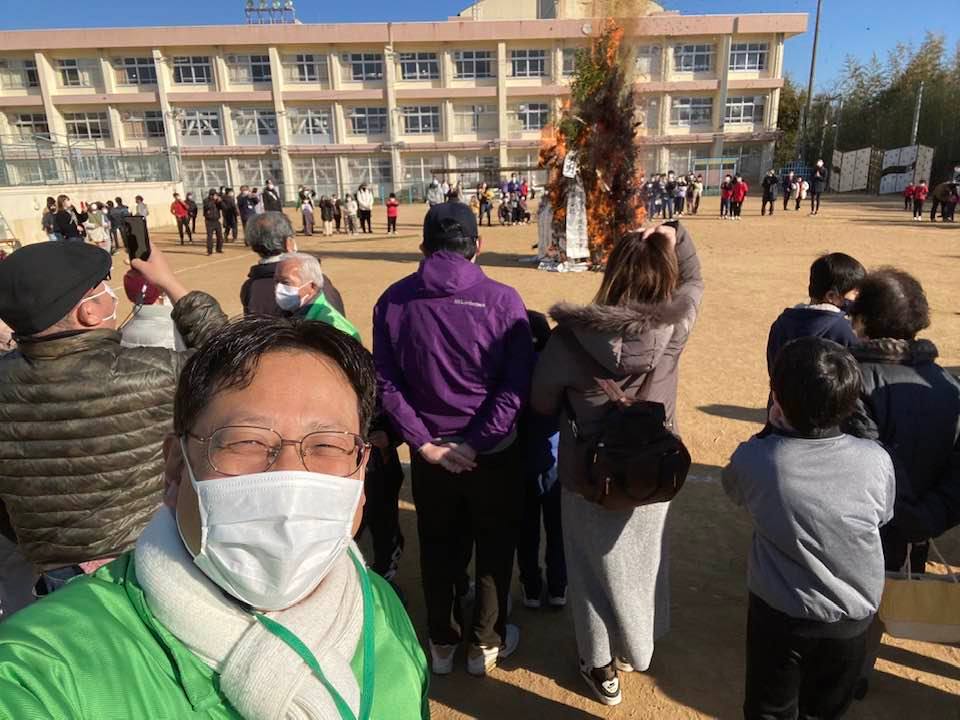 多聞台小学校でとんど祭りがありました。