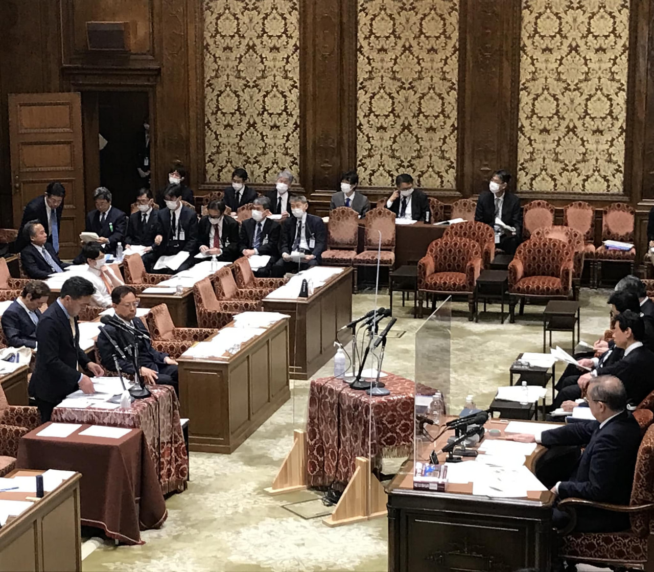 経済産業委員会と環境委員会と原子力特別委員会の合同審査を行いました。