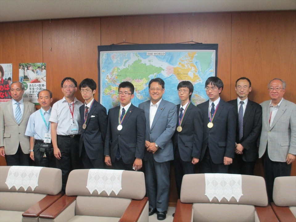 国際化学オリンピック日本代表の高校生が素晴らしい成績を修めました。